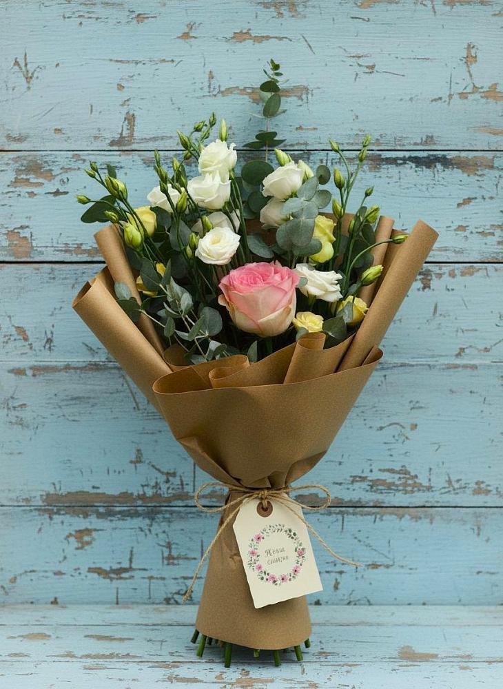 Букет цветов из: Розы и Лизиантусы в Сергиевское