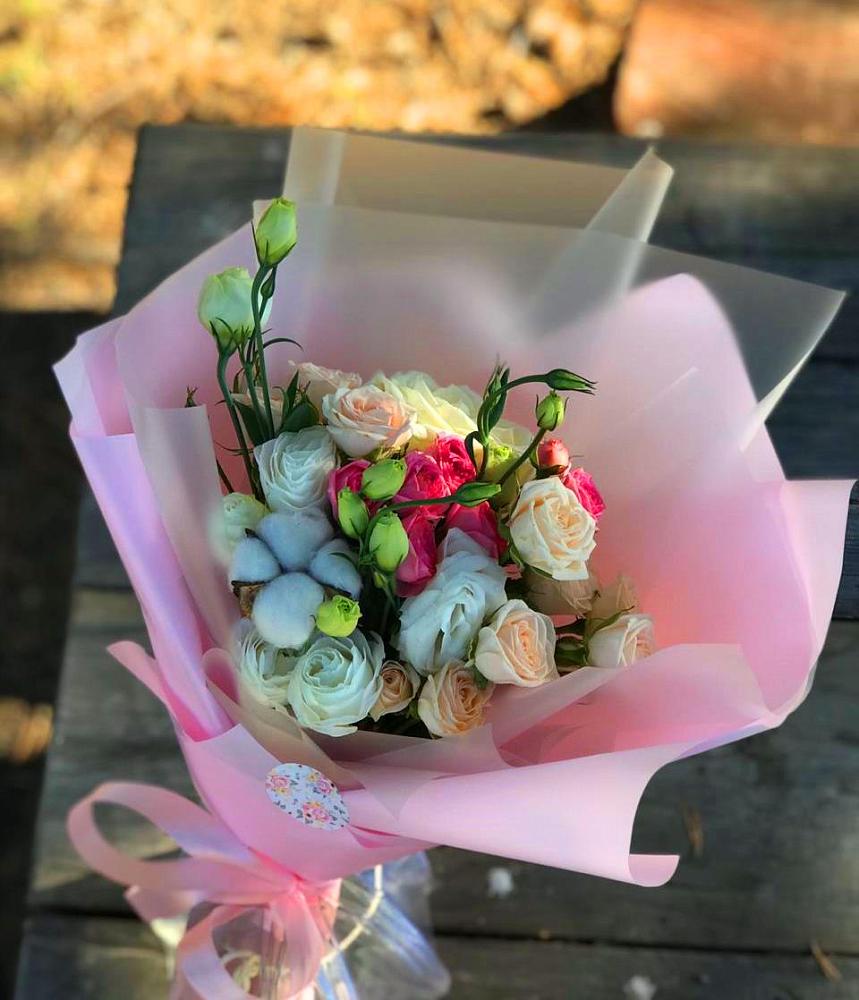 Букет цветов из: Розы и Лизиантусы в Сергиевское