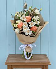 Букет цветов из:  Альстромерии, Лизиантусы, Розы и Хризантемы #REPLACE_PRED# Сергиевское