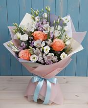 Букет цветов из:  Лизиантусы, Розы, Альстромерии и Гипсофила в Сергиевское