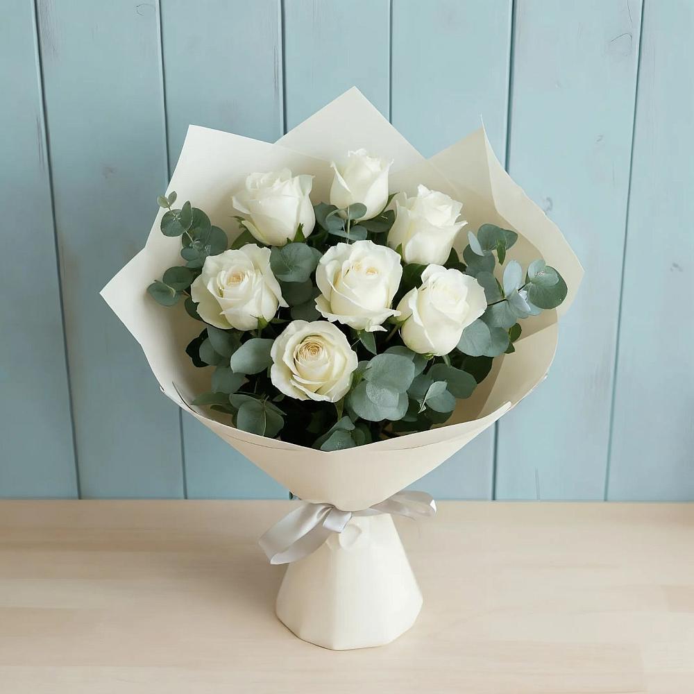 Букет Белые розы в Эвкалипте в Сергиевское