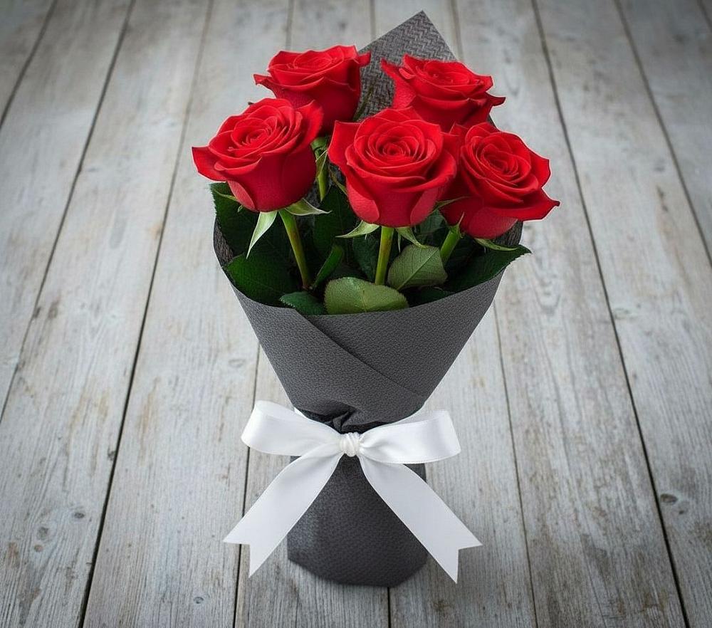 Букет 5 Красных роз Эдлесс Лав в Сергиевское