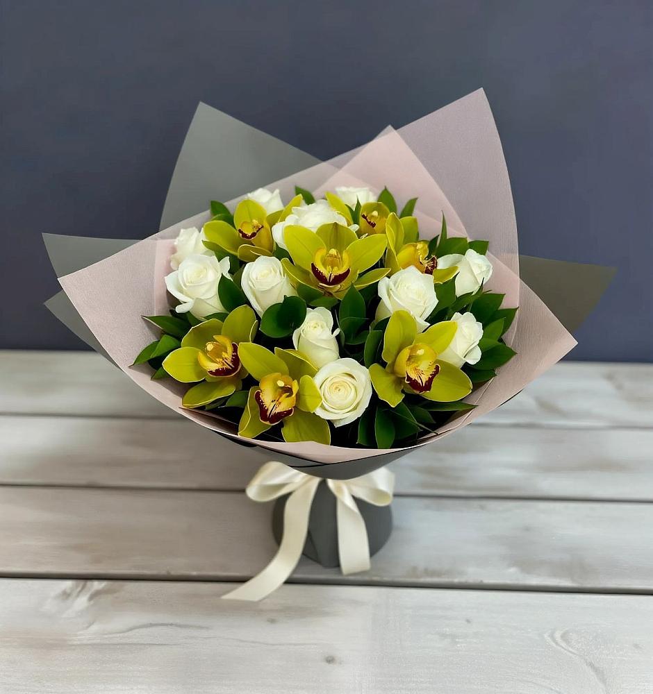 Букет цветов из: Орхидеи и Розы в Сергиевское