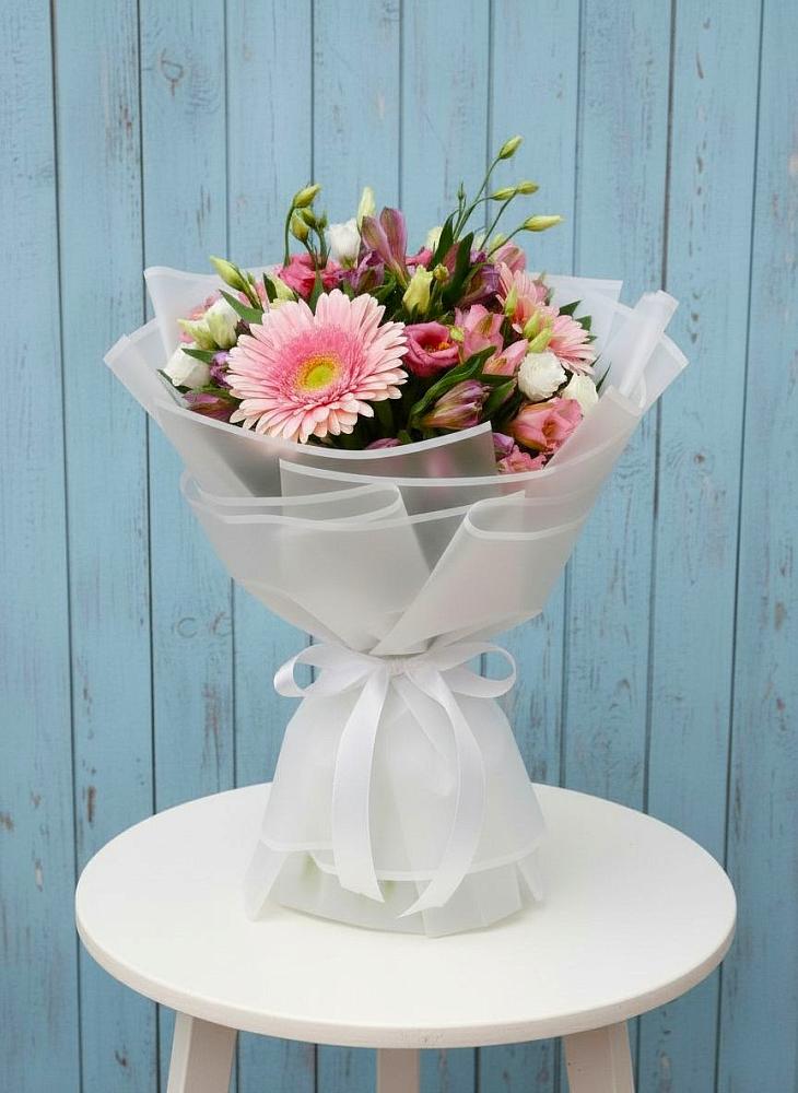 Букет цветов из: Герберы, Альстромерии и Лизиантусы в Сергиевское