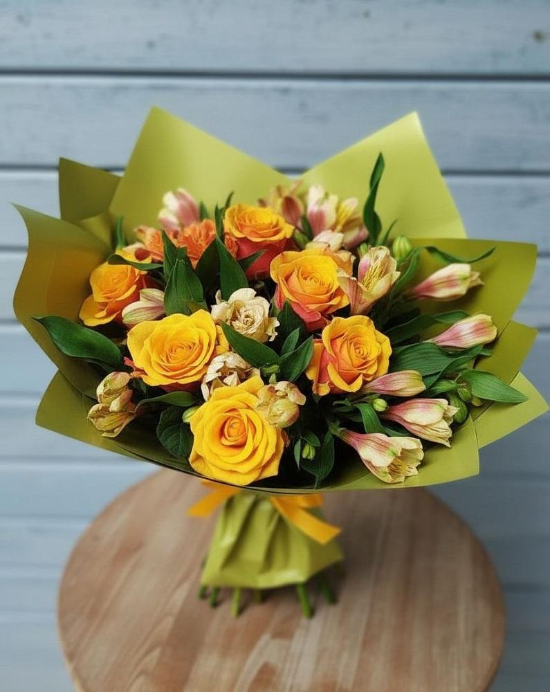 Букет цветов из: Альстромерии и Розы в Сергиевское