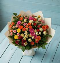 Букет Микс из разноцветных кустовых роз в Сергиевское